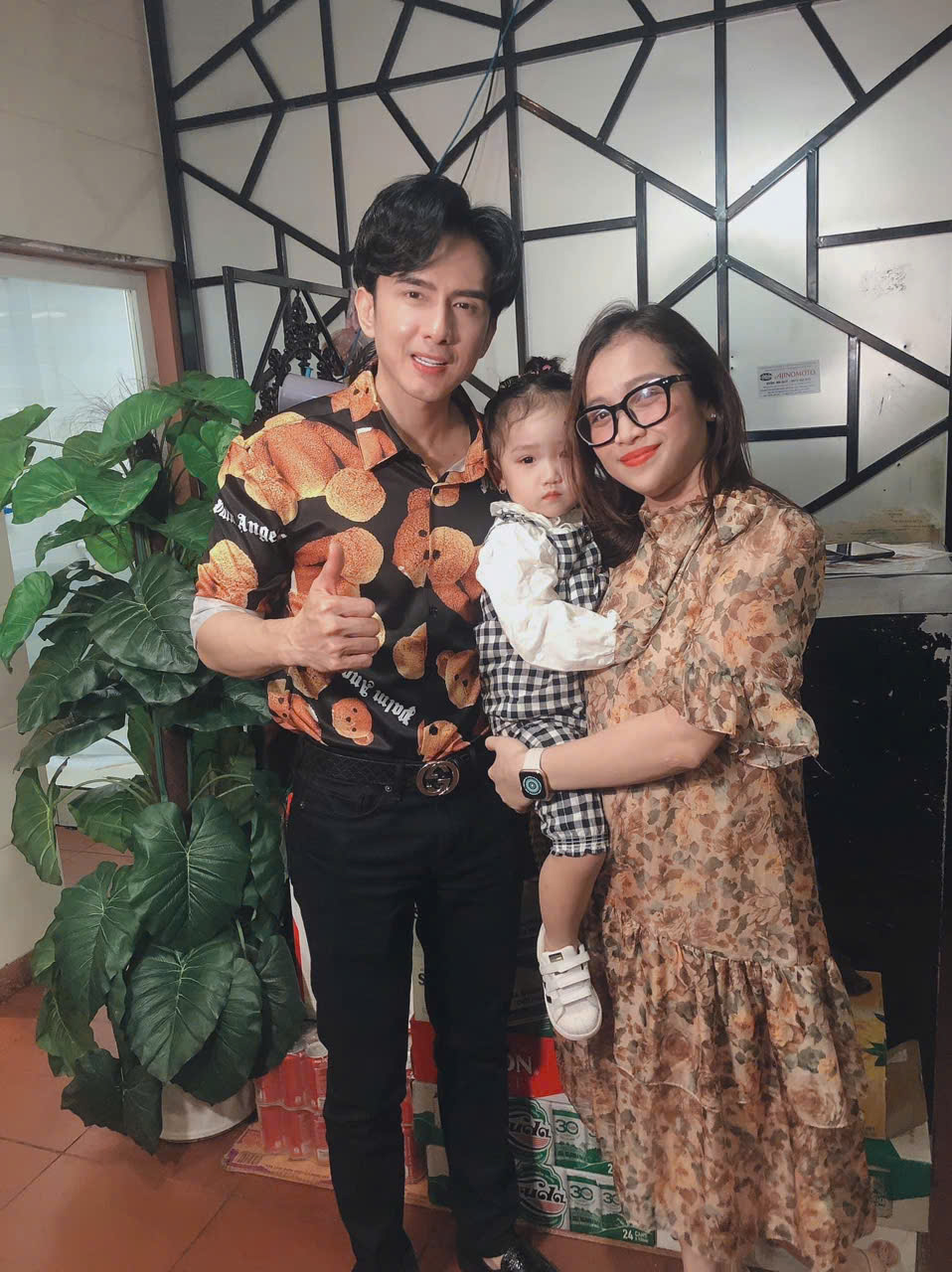 Nghệ sĩ cùng gia đình ghé dùng bữa tại Góc Phố Cơm Huế